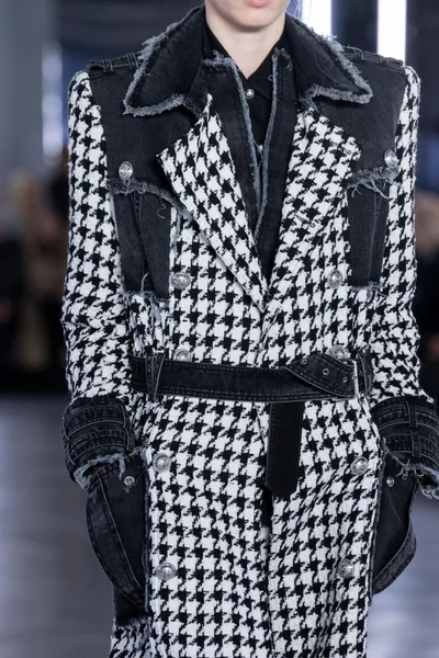 Look 28